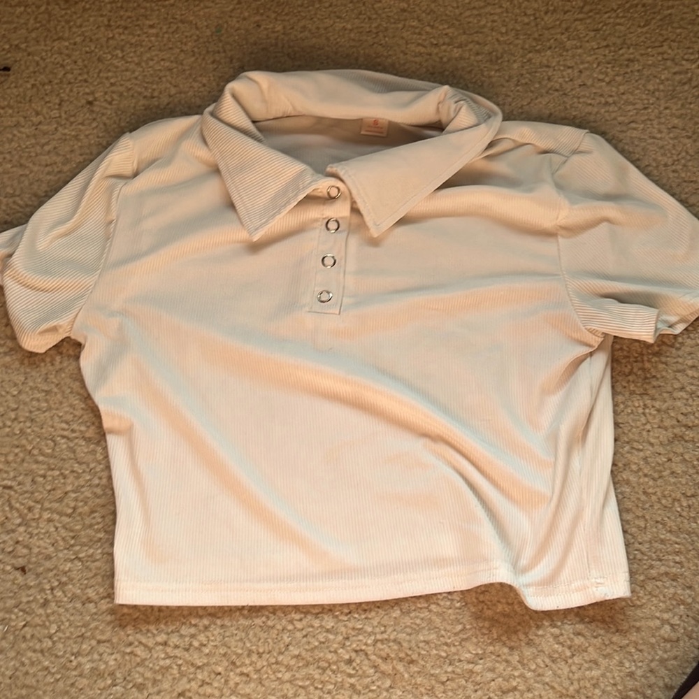 This is a white collared cropped button tee